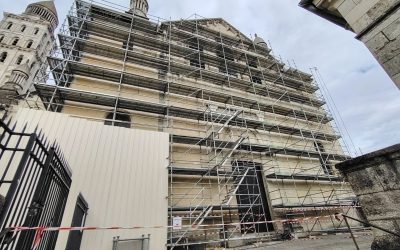 Le savoir-faire Echaf&rsquo;tout au service du patrimoine ️ Notre équipe a relevé le défi d&rsquo;installer un échafaudage sur mesure pour la cathédrale Saint-Front à PÉRIGUEUX. .